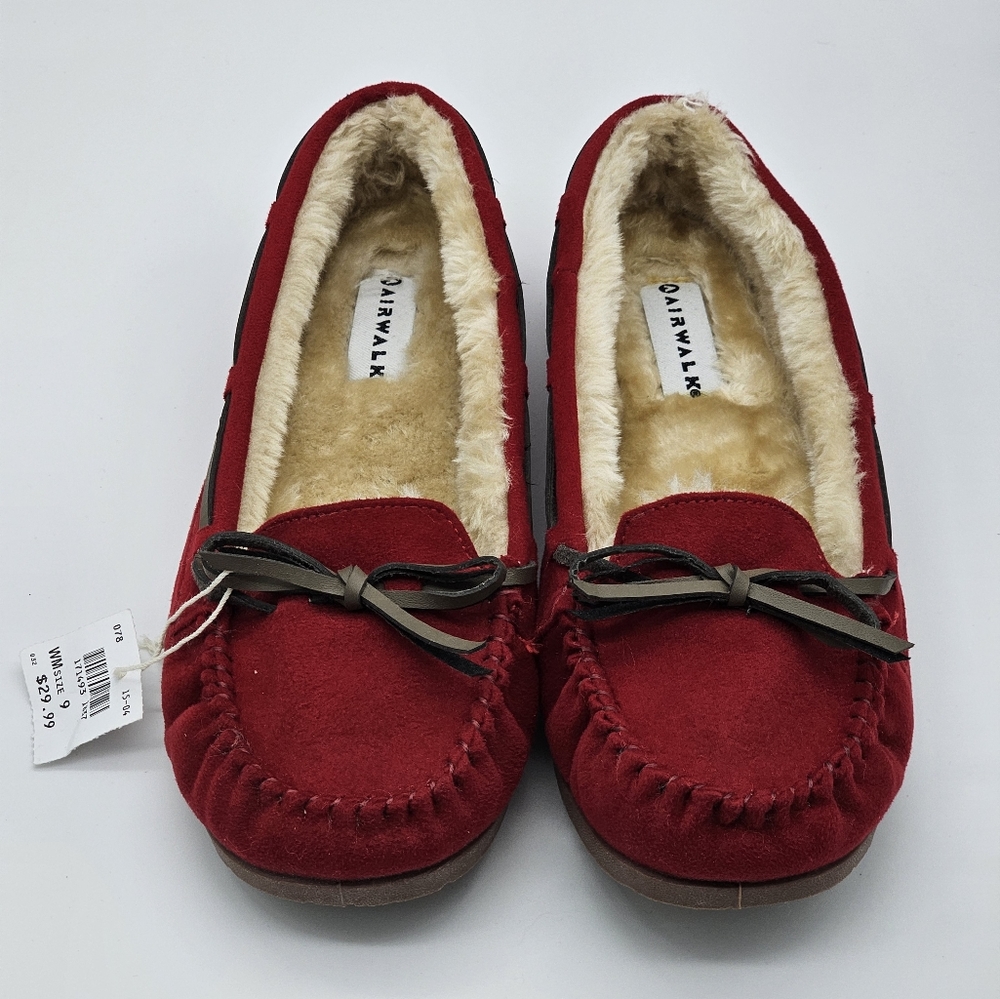 NWT Red Airwalk Moccasins Size 9